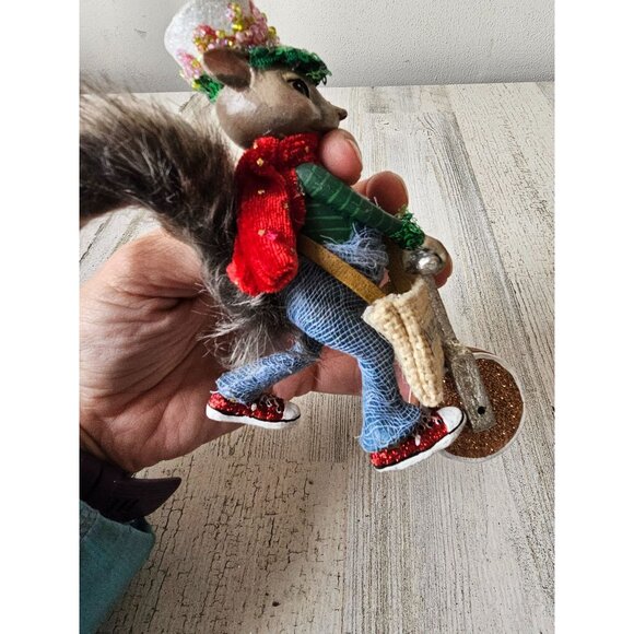 Grandin road Sugarplum sammy Squirrel nutmeg gardener farmer statue figurine Xma - Picture 7 of 10